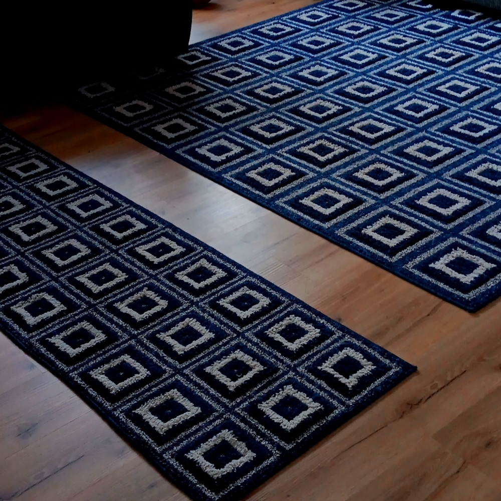 Broyhill Carpet and Runner